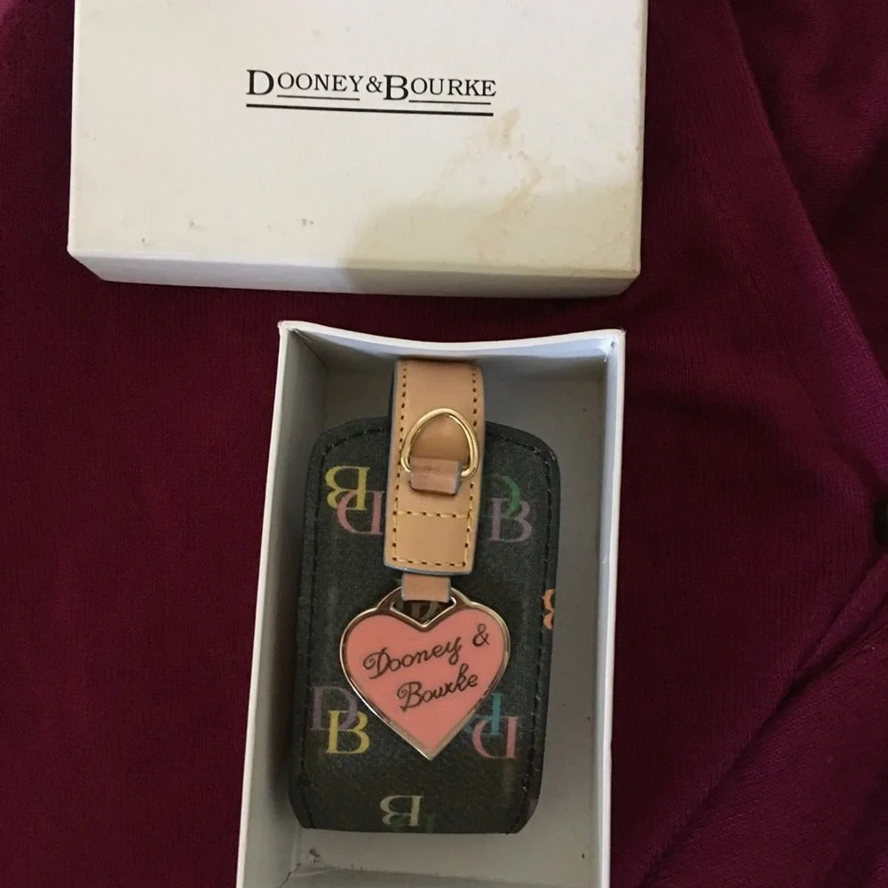 New Dooney and Bourke black phone holder heart airpods earbuds